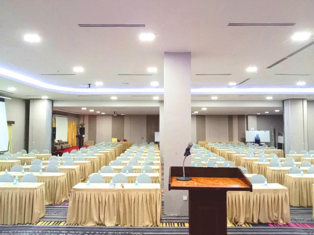 Langkasuka Express Hotel Kuah Luaran gambar
