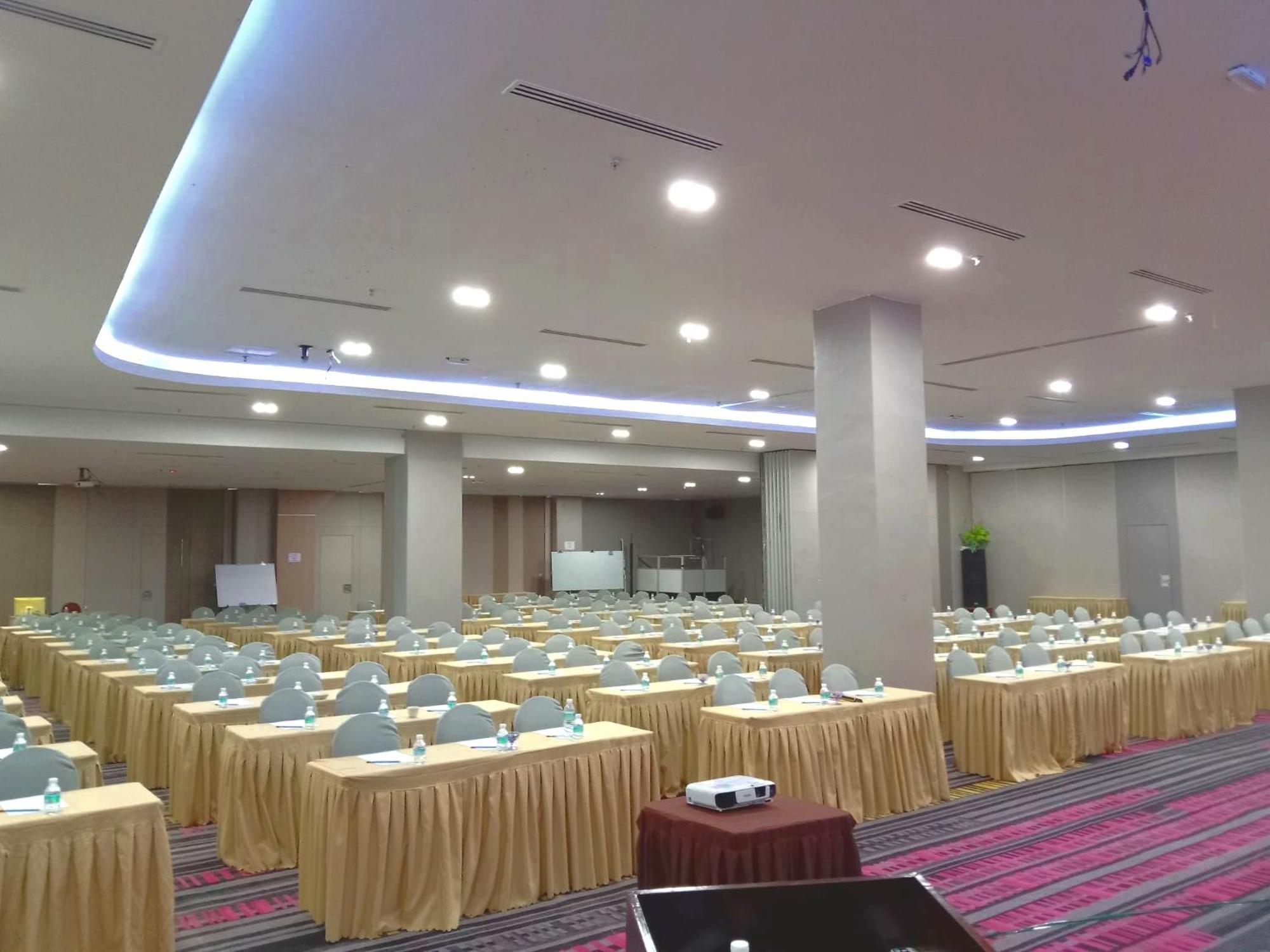Langkasuka Express Hotel Kuah Luaran gambar